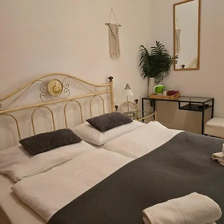 Bed & Breakfast Budapest B&B Bed And Breakfast 3*