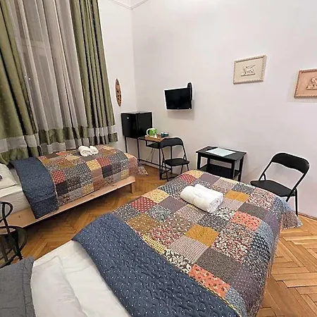 לינה וארוחת בוקר Budapest B&B Bed And Breakfast