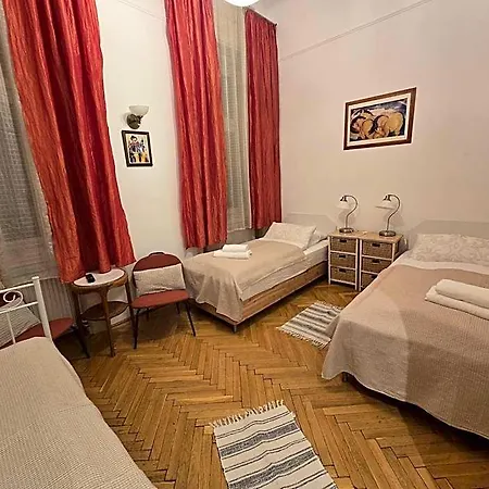 לינה וארוחת בוקר Budapest B&B Bed And Breakfast