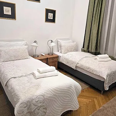 Budapest B&B Bed And Breakfast 3*