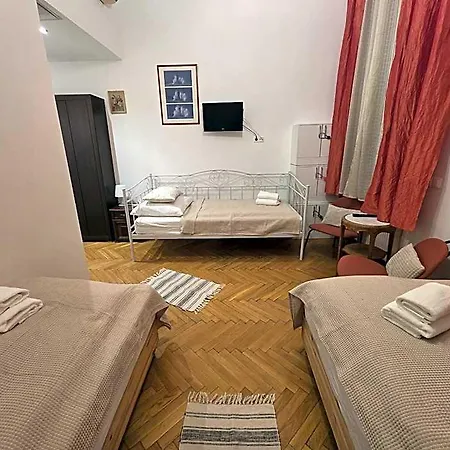 לינה וארוחת בוקר Budapest B&B Bed And Breakfast
