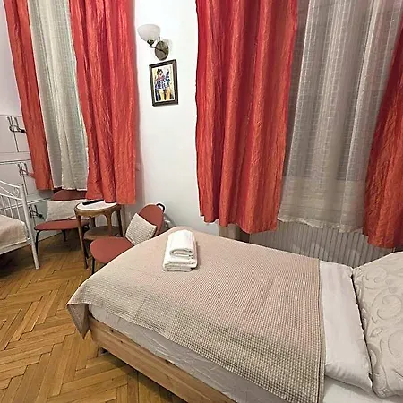 לינה וארוחת בוקר Budapest B&B Bed And Breakfast