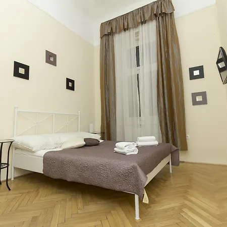 Budapest Bed And Breakfast 3*