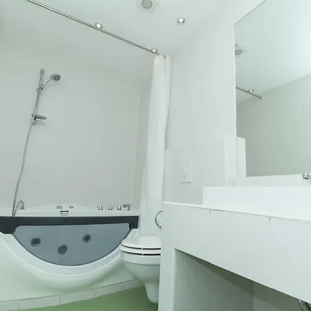 לינה וארוחת בוקר Budapest B&B Bed And Breakfast