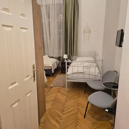 לינה וארוחת בוקר Budapest B&B Bed And Breakfast